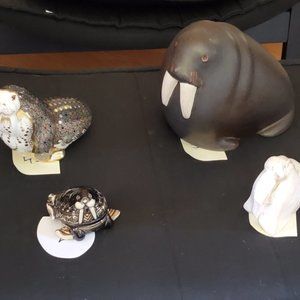 4 Walrus figurines